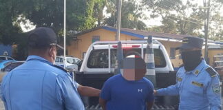 Por feminicidio agravado, homicidio y otros delitos agentes preventivos capturan a un ciudadano en Atlántida