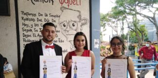 La UNAH hizo entrega hoy de 1,371 títulos universitarios a graduandos de distintas carreras