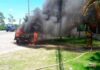 Microbús se incendia en la carretera CA-13