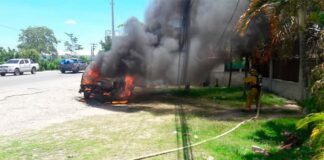 Microbús se incendia en la carretera CA-13