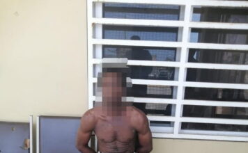 Capturan a un individuo acusado de parricidio en Roatán
