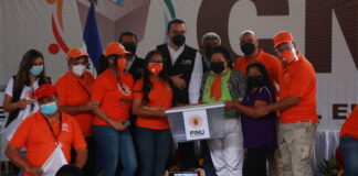 Partidos políticos que no participaron en las elecciones primarias presentan sus planillas ante el CNE