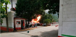 Voraz incendio consume una planta de gas LPG en Villanueva, Cortés