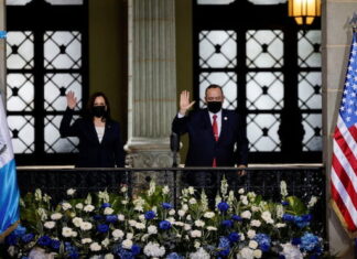 El presidente de Guatemala recibe en el Palacio Nacional a Kamala Harris