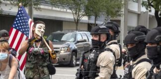 Ciudadanos y policías marchan en Miami para detener la violencia armada