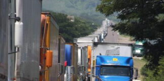 Transportistas de carga pesada anuncian paro de labores exigiendo ser inmunizados contra el Covid-19