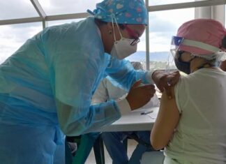 Especialista en salud denunció que varias personas pagaron cinco mil lempiras a la Sesal para vacunarse de manera clandestina