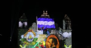 Video mapping exalta riqueza catracha desde la cuna de la identidad nacional