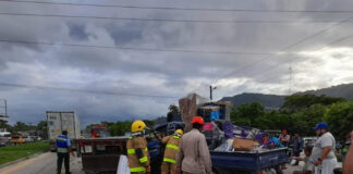 Una persona muerta deja como resultado un fuerte impacto entre un camión y una rastra en Río Blanquito