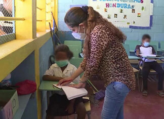 Docentes vacunados con segunda dosis podrán iniciar clases semipresenciales en agosto indica ministro de educación