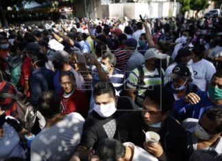 El Gobierno salvadoreño pide prohibir las concentraciones por la covid-19