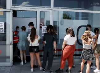 La incidencia de covid en España se triplica entre los jóvenes