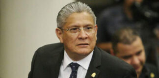 El periodista Esdras Amado López se encuentra estable luego de dar positivo al Covid-19