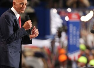 Exasesor de Trump se declara inocente de actuar como agente de EAU