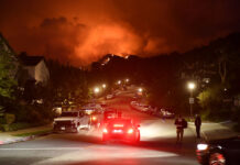 El mayor incendio activo en EE.UU. supera las 80.000 hectáreas calcinadas