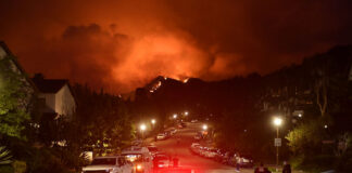 El mayor incendio activo en EE.UU. supera las 80.000 hectáreas calcinadas