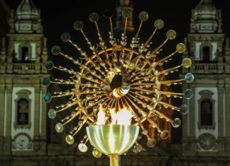 Río de Janeiro enciende su pebetero olímpico para pasarle el testigo a Tokio