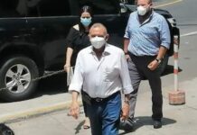 El expresidente Porfirio Lobo Sosa se presentó al Ministerio Público para que lo investiguen por señalamientos en la lista Engel