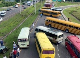 Transportistas advierten de posible paro de labores ante los incumplimientos del Gobierno