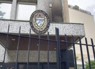 Presidente cubano culpa a EE UU del ataque contra su embajada en París