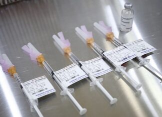 La vacuna de AstraZeneca es «altamente eficaz» ante variantes beta y delta