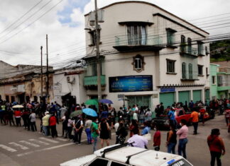 Gran afluencia de locatarios de mercados capitalinos para vacunarse