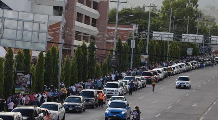 Interminables filas en centros del «Vacunatón» en la capital