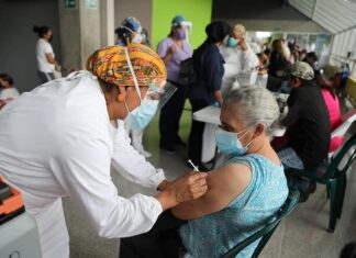 Disminuye el ingreso por Covid-19 en adultos mayores en los hospitales, gracias a la vacunación