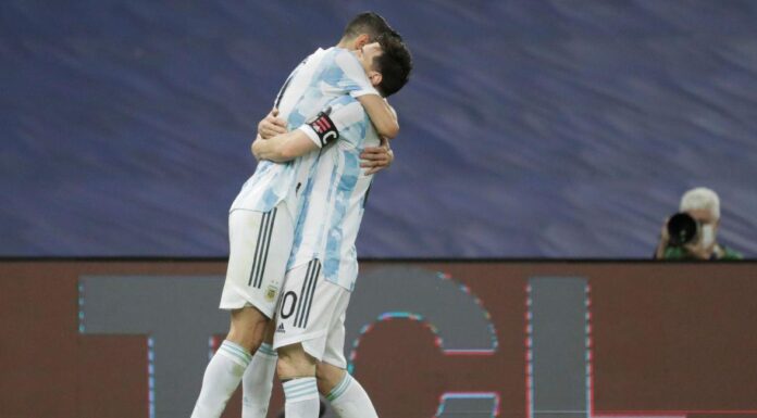 Argentina está ganando 1-0 a Brasil con un golazo de Di María al minuto 22 del 1er tiempo.
