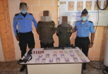 Capturan a dos guardias de seguridad en posesión de más de 100 mil lempiras tras asaltar a un carro repartidor