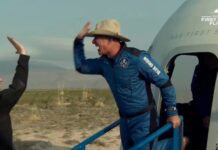 Jeff Bezos vuelve a tierra tras un paseo de 11 minutos por el espacio