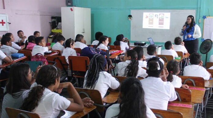 Dirigente magisterial asegura que ya no hay tiempo para un retorno a clases presenciales