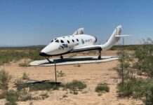 El millonario Richard Branson cumple su sueño y llega al espacio en su propio avión