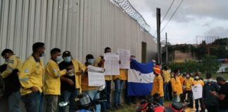Colaboradores de la EEH exigen aumento salarial