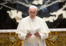 El papa Francisco es hospitalizado en Roma para ser operado de un problema de colon