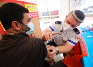 Israel autoriza la tercera dosis de la vacuna para mayores de 60 años