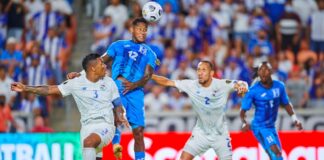 2-3. Honduras derrota a Panamá con doblete de Quioto y se clasifica a cuartos