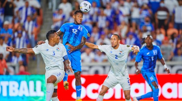 2-3. Honduras derrota a Panamá con doblete de Quioto y se clasifica a cuartos