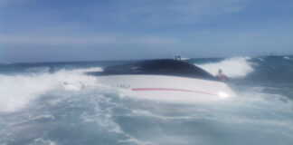 Rescatan a 12 náufragos en Roatán, Islas de La Bahía