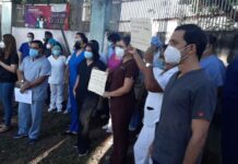 Personal médico del Tórax realizaron plantón exigiendo cumplimiento de acuerdos laborales