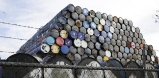 El petróleo de Texas acelera su caída y pierde más de un 6%