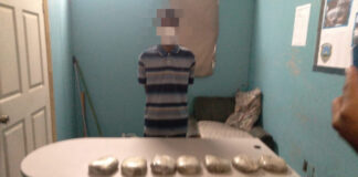 Dos personas son capturadas por agentes policiales durante patrullajes acusadas de tráfico de droga y maltrato familiar