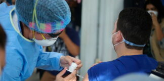 Autoridades de la salud contemplan aplicar una tercera dosis de vacunas anticovid en Honduras