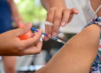 Inicia jornada de vacunación para mayores de 28 años y embarazadas en el Distrito Central