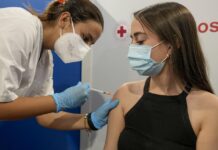 Salud amplía rango de 20 años en adelante para vacunación contra la covid-19 en la capital