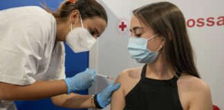 Salud amplía rango de 20 años en adelante para vacunación contra la covid-19 en la capital