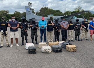Alcalde de Roatán y tres detenidos más son remitidos a Tegucigalpa con la droga incautada para iniciar juicio
