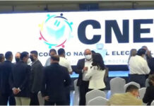 En un tremendo zafarrancho por parte de los partidos minoritarios termina el sorteo de las papeletas electorales