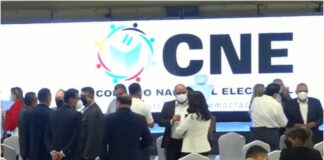 En un tremendo zafarrancho por parte de los partidos minoritarios termina el sorteo de las papeletas electorales