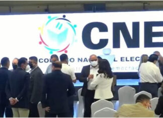 En un tremendo zafarrancho por parte de los partidos minoritarios termina el sorteo de las papeletas electorales